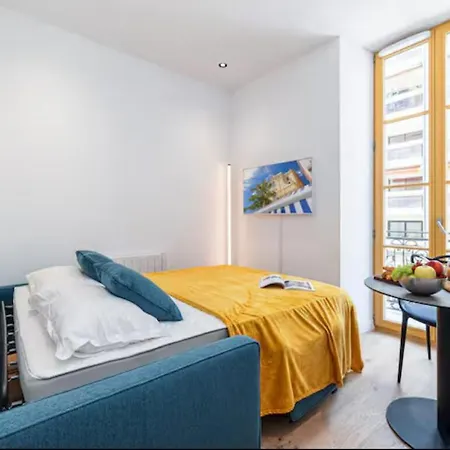 Lägenhet Cozy Near The Sea Nice